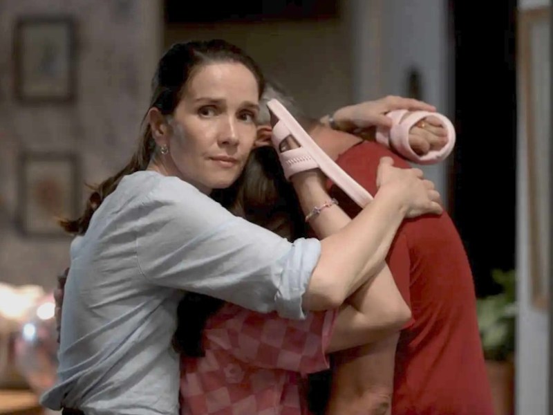 Crítica de “La noche sin mí”, de María Laura Berch y Laura Chiabrando: Presente en cuerpo, ausente en&nbsp;espíritu