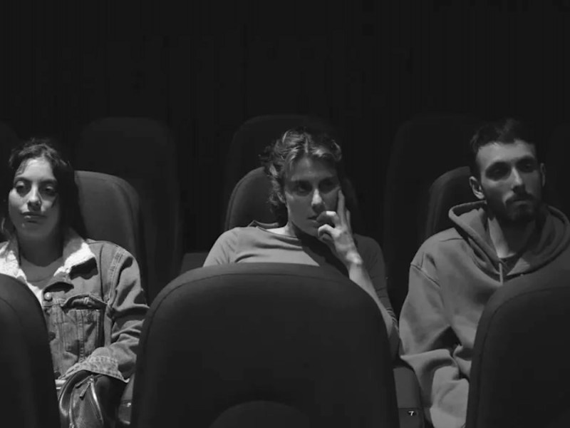 BAFICI 2026: Crítica de «La amiga de mi amigo», película de Matías Szulanski (Competencia&nbsp;Argentina)